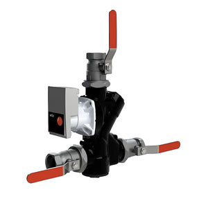 Schwarzer Plumbing-verteiler mit roten Ventilen für effiziente Kesselbefüllung bei Boilers